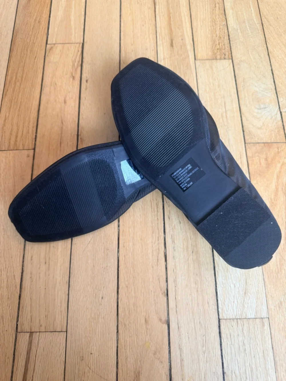 Classic Black Ballet Flats with Bow - Picture 3 of 3